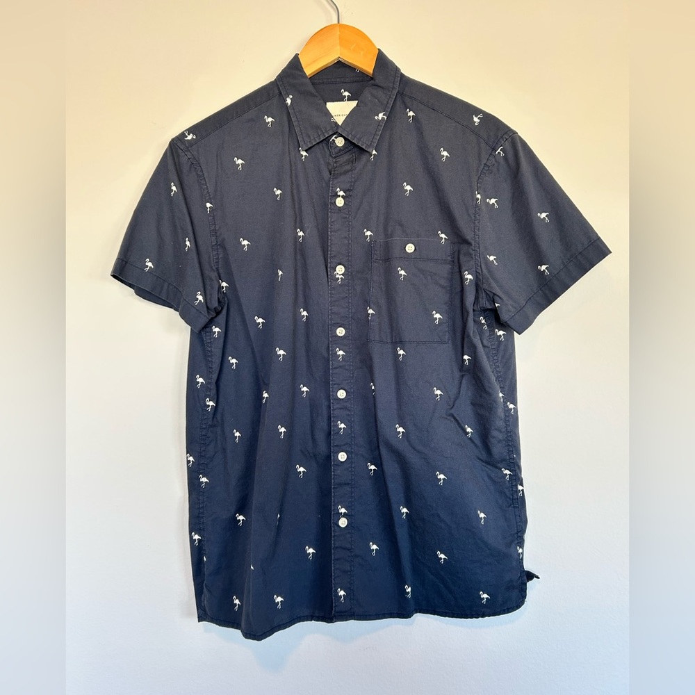 American Eagle Navy Flamingo Flex Short Sleeve Button-Down! Size Medium!